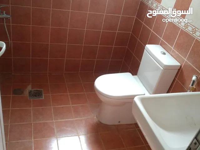 غرفه للشباب الخوض السادسه مقابل جامعه السلطان شامله المياه والكهرباء والانترنت