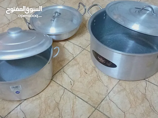New big cookware pots for house and hotel purposes.