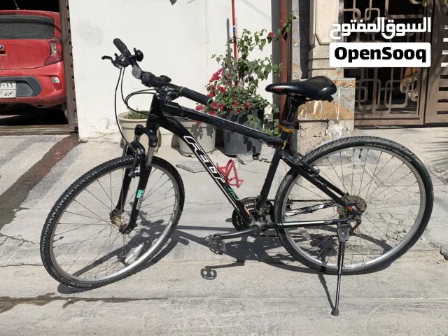 دراجة FEUT للبيع و بسعر ممتاز حجم 28 و حجم الفريم 48 حجم ممتاز جداً رياضي و جبلي