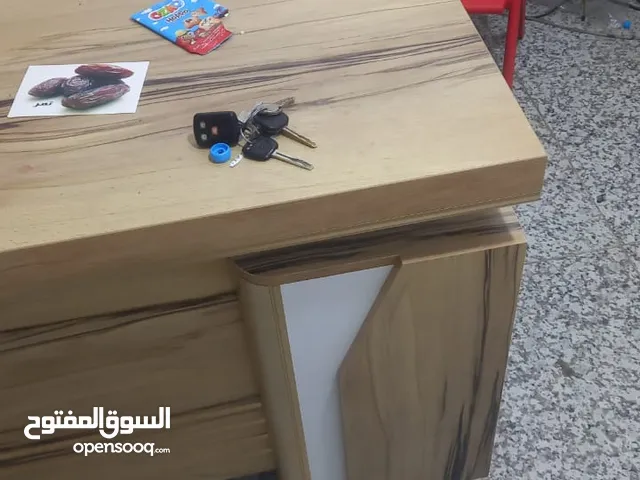 ميز مكتبي ماصار هواي من اشتريتة نظيف جداا