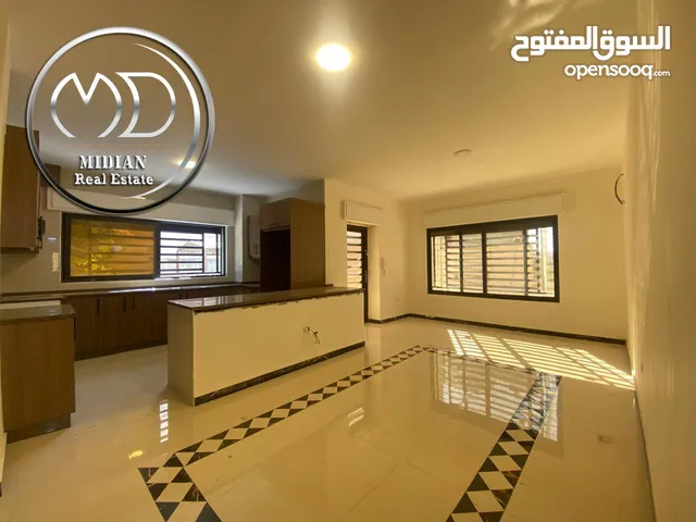 رووف جديد فارغ للايجار الرابية مساحة 230م مع تراسات تشطيبات سوبر ديلوكس اطلالة جميلة بسعر مميز جداً