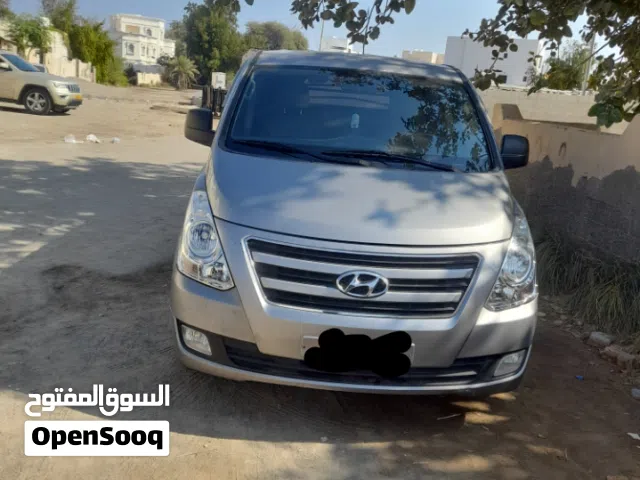 هيونداي H1 2018 ديزل فضي الملكية والتأمين ساري لمدة سنه السعر 4000 ريال قابل للتفاوض في المعقول