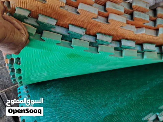 فرش مطاطي السمك2سم المقاس متر /متر 45إلي 50قطعه السعر40د القطعه