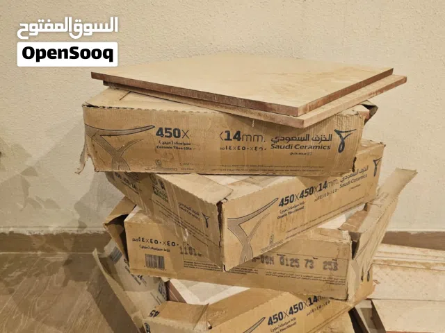 للبيع بالرياض بلاط سيراميك مزجج ونعل من الخزف السعودي