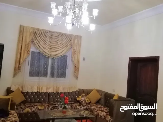 165 m2 5 Bedrooms Townhouse for Sale in Tripoli Ghut Shaal