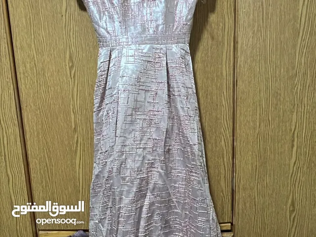فساتين للبيع