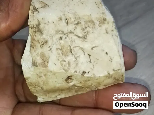 اوبال هياليت ابيض من الاحجار الكريمه والنادره جدا