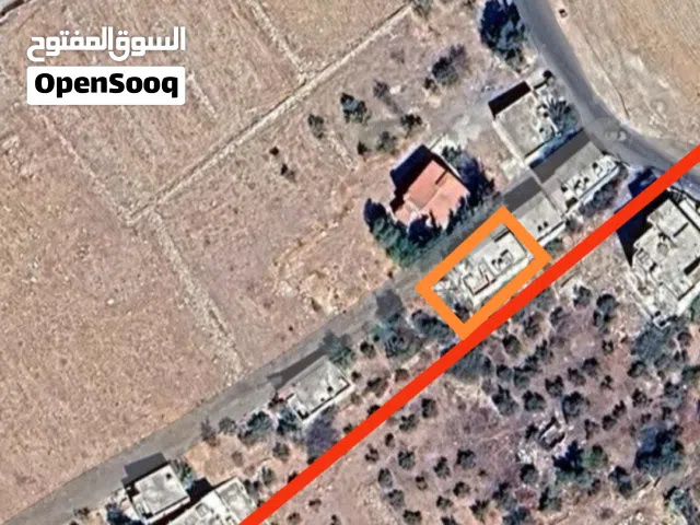 بيت ثلاث طوابق  الطائف الاول شقتين مجموعهم 170 متر  الطائف الثاني شقه 170 متر  الطابق الثالث 105 متر