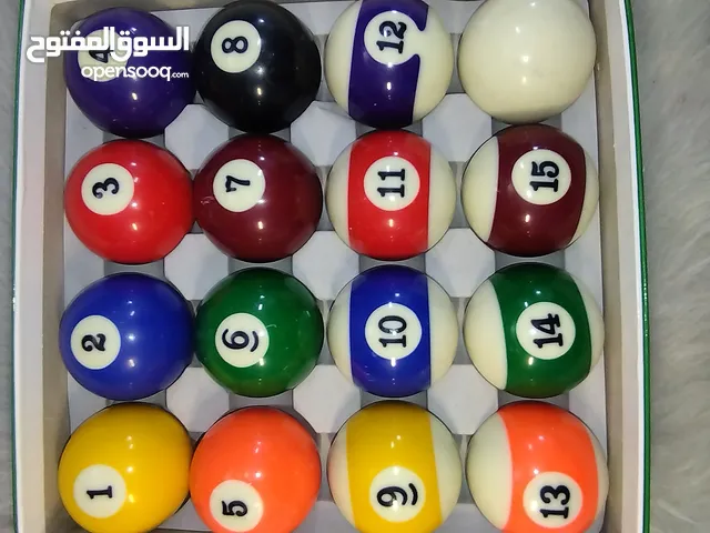 كرات بليارد مستخدمات قليل