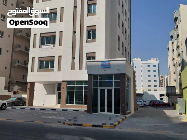 محل للإيجار قطعة 2 خلف متحف العثمان موقع مميز وعمارة جديدة من المالك مباشرة