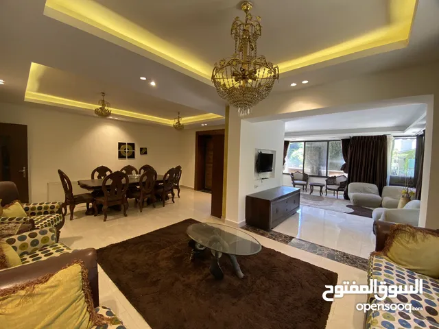 شقة ارضية للايجار في ام السماق / كراج مستقل