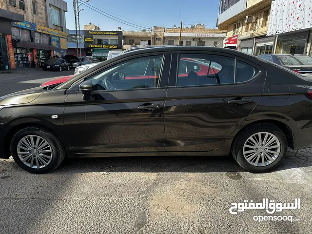 Sedan Honda in Amman