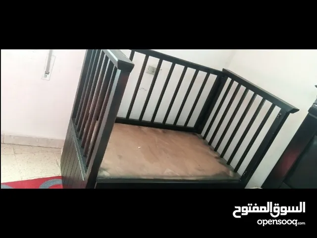 تخت بيبي مستعمل بحالة ممتازة