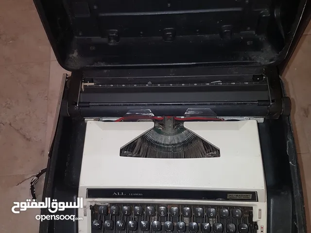 آلة كاتبة قديمة للبيع في الأردن - أفضل سعر | السوق المفتوح