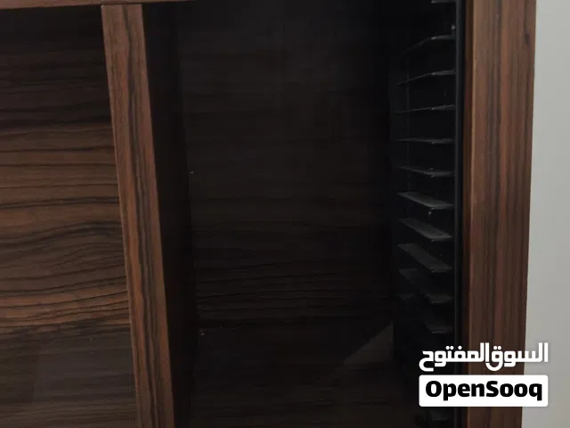 طاولة تلفزيون ايطاليه بحالة جيده