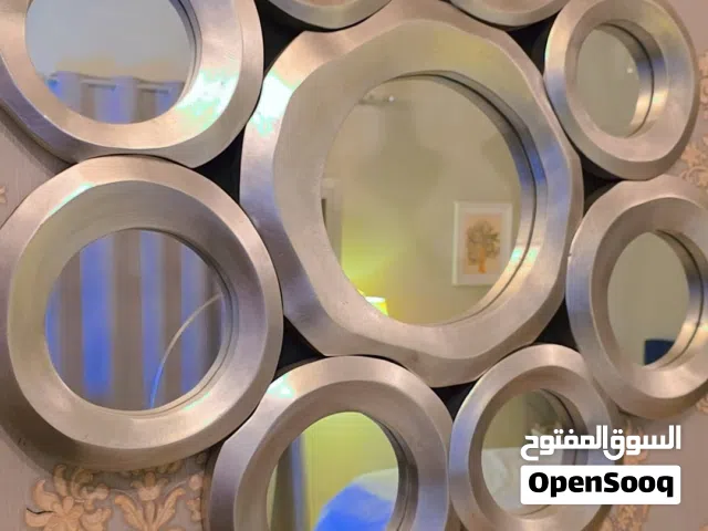 العديد من المنتجات معروضة للبيع، جميعها بسعر 50 دينار كويتي