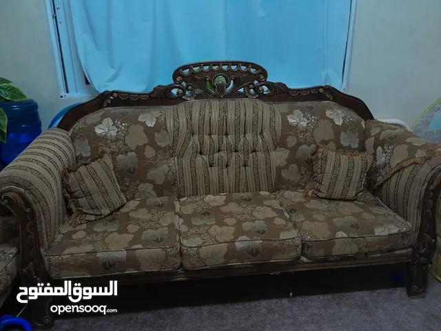 طقم كنب 7 مقاعد بحاله ممتازه