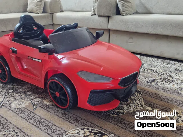 سيارة اطفال نظيفه جدا تحتاج بطاريه فقط