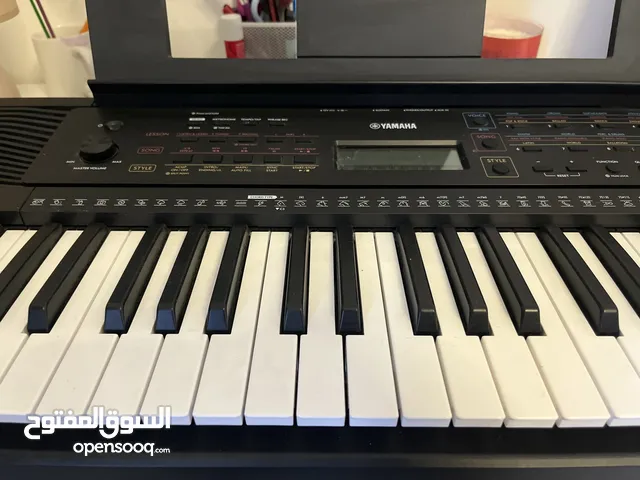 Yamaha psr e-273 piano keyboard