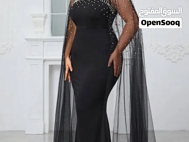 فستان أسود ملكي مرصع بالخرز والفصوص لامع وراقي