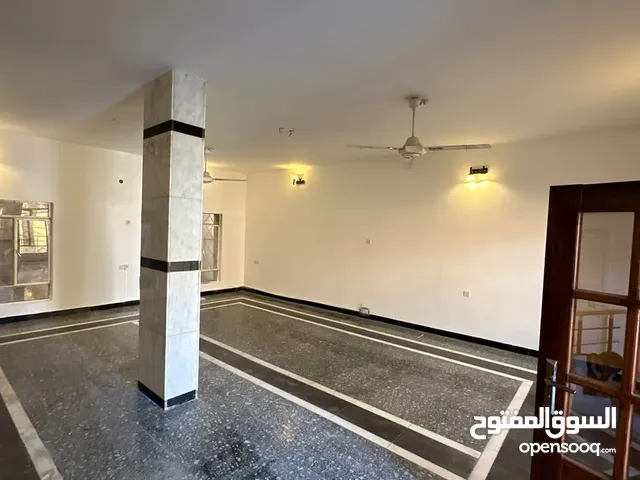 260m2 4 Bedrooms Townhouse for Rent in Basra Jaza'ir