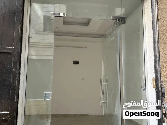 للإيجار محل مخزن بموقع ممتاز مقابل الأكاديمية
