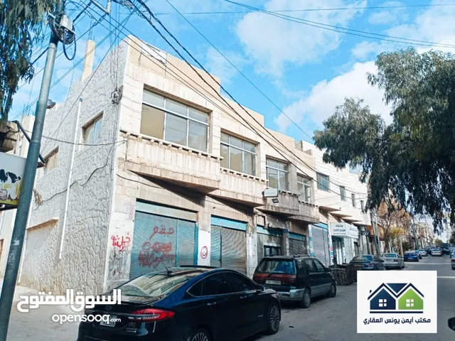 REF 83 تملك عمارة تجارية مميزة جدا في حي الحسين بمساحة 205م