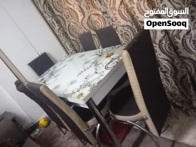 طاوله سفرة للبيع  مع 4  كراسي تكبر وتصغر