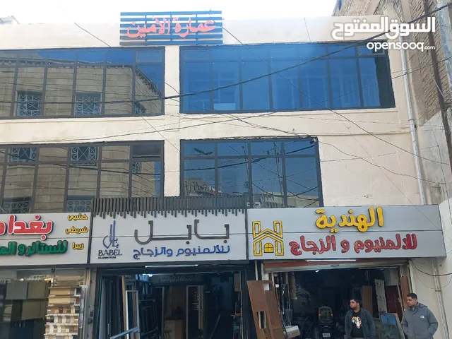 بناية ثلاث طوابق واجهة 12 ونصف مساحتها 280 متر