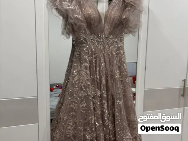 فستان خطوبة للبيع – لبسة واحدة فقط