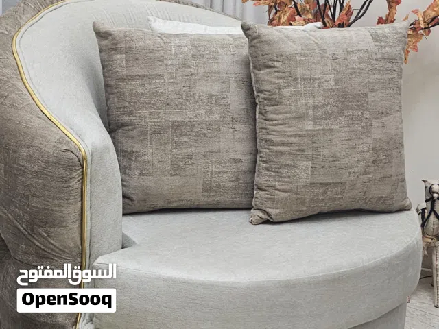 كنب بحالة جيدة للبيع