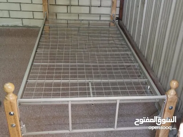 2 تخت حديد نضيف ارجل خشب - 2 Clean Steel Beds Wooden Legs