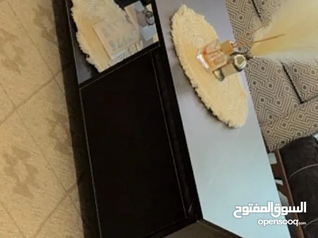 طاولة وسط نظيفه