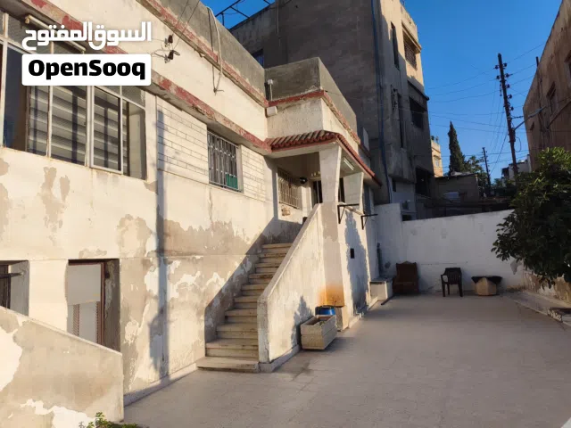 منزل مستقل للبيع في جبل التاج مقابل للشارع الرئيسي ومطل على القصور الملكية العامرة