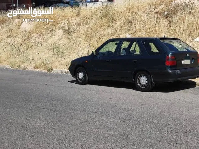 سيارة شكودا هاتش باك طويل موديل 1996 لون زيتي ميتالك مع كريكو ودولاب سبير