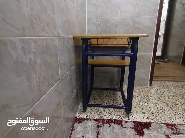مقاعد دراسه خشبيه حديد وخشب زان بحاله ممتازه