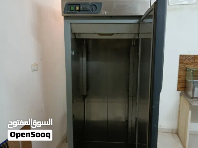 طولكرم ثلاجةً سلطات وفريزر