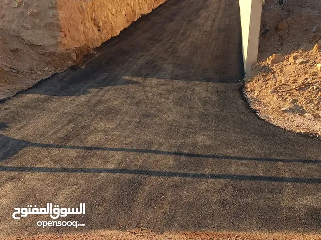 متعهد للعزل والخرسانة للأسطح والمنازل والشركات