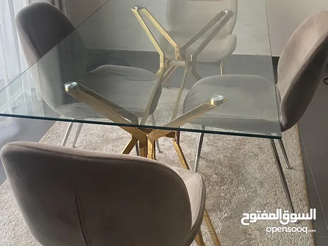 طاوله طعام ف حاله ممتازه