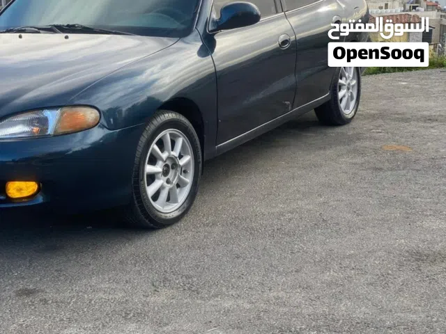 1995 هيونداي افانتي Standard