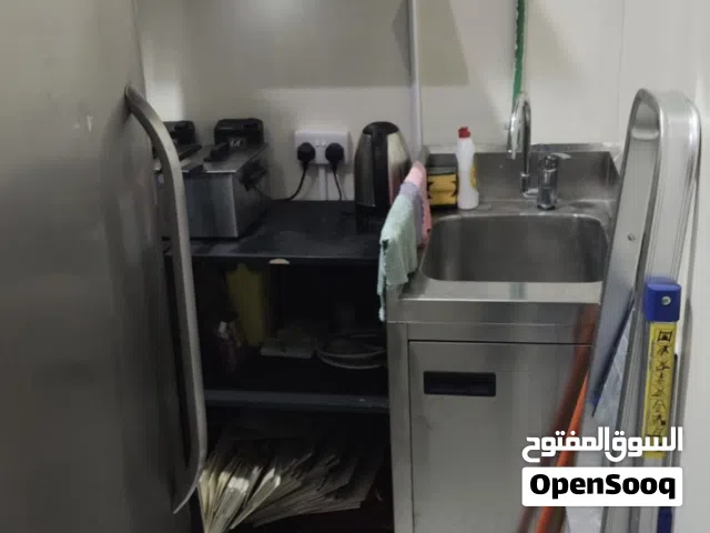 محل حلويات ومعجنات جديد مجهز بالكامل اللبيع حق بكامل المعدات بالمحل