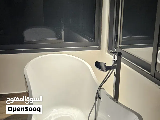 New Freestanding  Bathtub with Faucet بانيو أكريليك مستقل جديد مع خلاط أرضي فاخر – سعر مميز