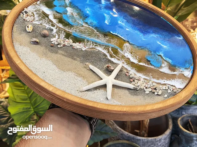 تجسيدٌ لفنّ اليد في كلّ قطعة؛ صانعُ الحِرَفِ اليدويّة بشغفٍ وأصالة."