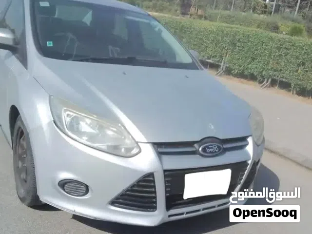 2014 فورد فوكس Standard