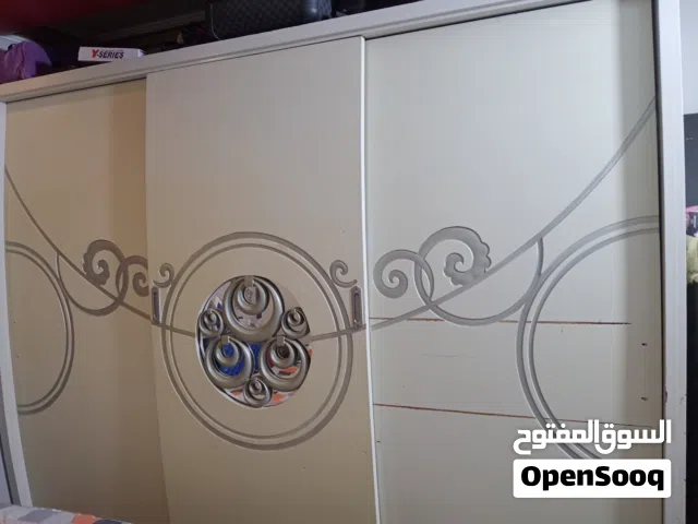 غرفه نوم خشب زان حاجه محترمه مكونه من سرير 160 وتسريحه و2كومدينو