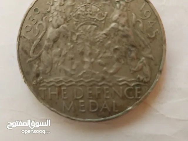 عملة ورقية و معدنية و مجموعة طوابع