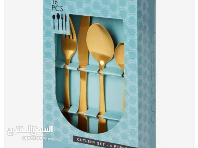 طقم ملاعق وشوك ذهبي – 16 قطعة – موديل Gold Trend 1) Coffret de couverts dorés (16 pièces – Gold+arg