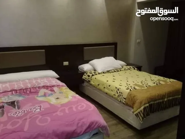 شقه فندقيه مفروشه بجوار سيتي ستارز مكرم عبيد وبجوار فندق هوليدي ان