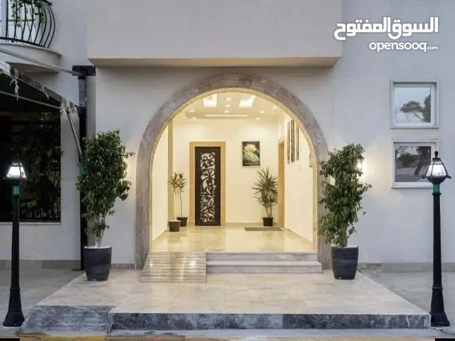 شقة للإيجار تشطيب حديت وفي عمارة متكامله الخدمات ، الفرناج بالقرب من جامعة ناصر