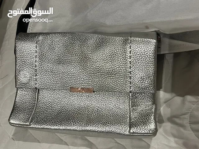 حقائب للبيع